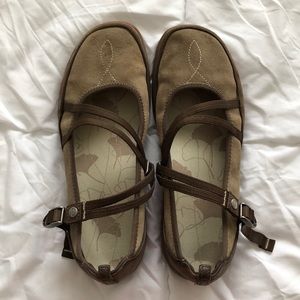 Women’s closed toe Slip on Chaco sandal